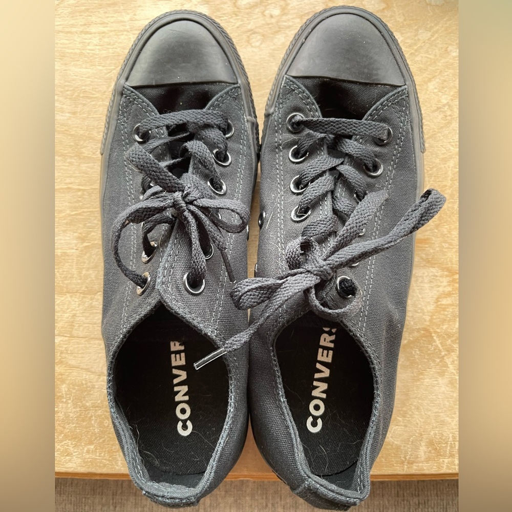 Worn Once inside only. EUC Converse Black Lows. M8 W6